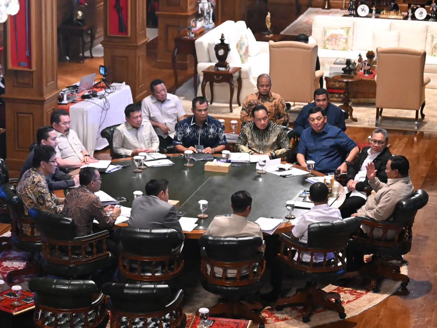 Presiden Prabowo Lakukan Pertemuan Dengan Beberapa Anggota Kabinet Merah Putih