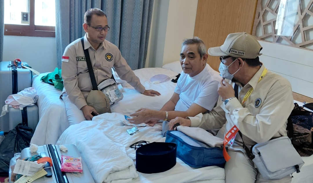 Gercep! Petugas Haji Asal Brebes di Madinah Langsung Sisir Kamar Jemaah yang Alami Keluhan Kesehatan