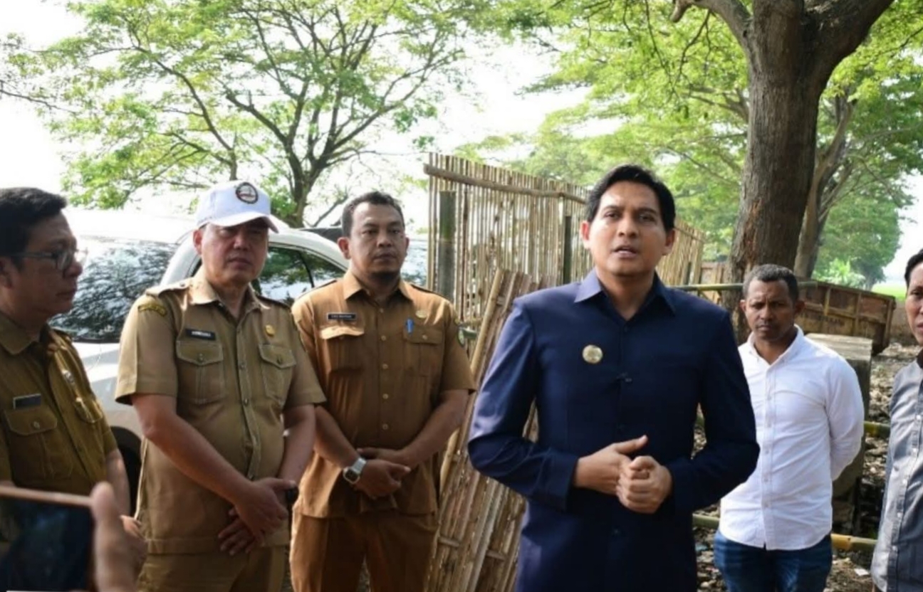 Bupati Lucky Hakim Tnjau langsung sejumlah titik pembuangan sampah