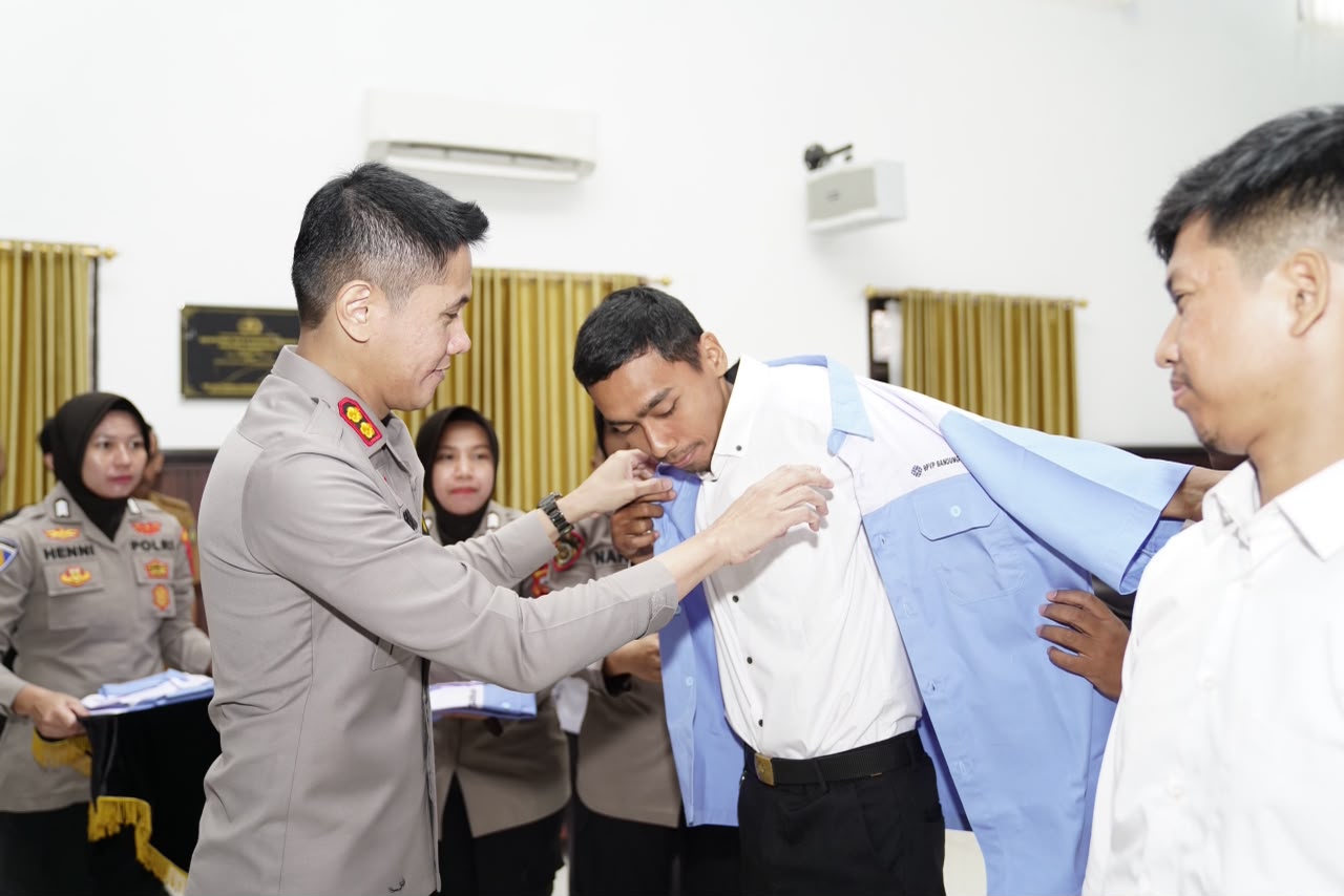 Polisi Peduli Pengangguran, Polres Indramayu Buka Jalan Bagi Warga Korban PHK